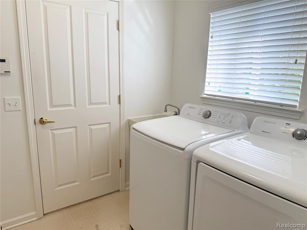 5765 Woodview Drive, Sterling Heights, MI 48314 — Photo 23