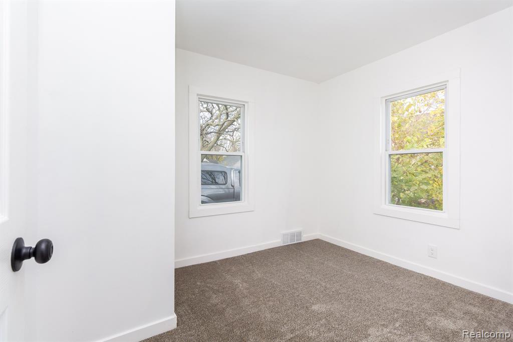 7641 WESTMINSTER Avenue, Warren, MI 48091 — Photo 10