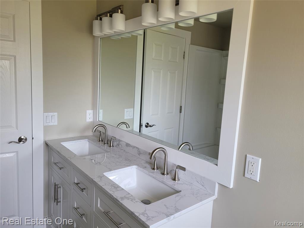 4212 Halkirk Drive, Waterford, MI 48329 — Photo 17