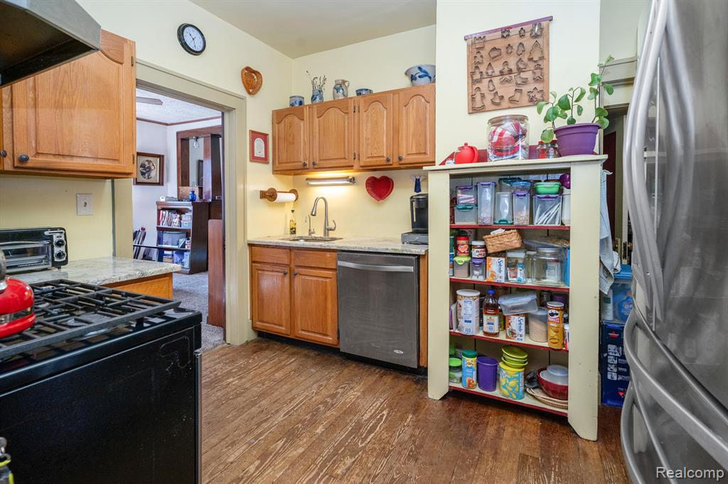 8675 Canal Road, Sterling Heights, MI 48314 — Photo 11