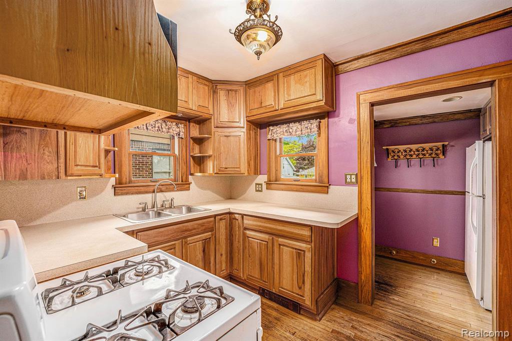 482 W IROQUOIS Road, Pontiac, MI 48341 — Photo 5