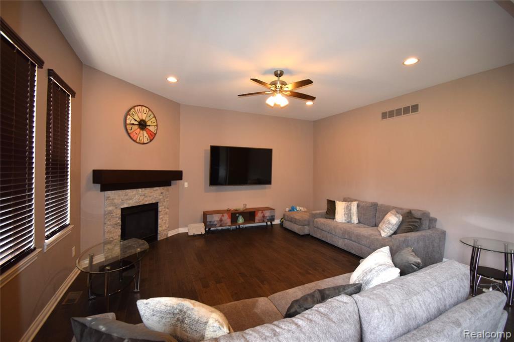 55752 Timbers Edge Drive, Utica, MI 48316 — Photo 5