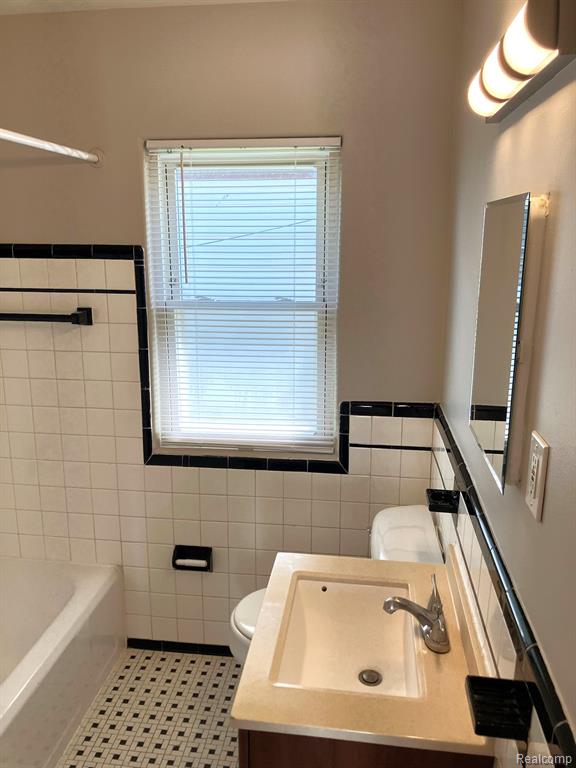 8189 STATE Park, Center Line, MI 48015 — Photo 16