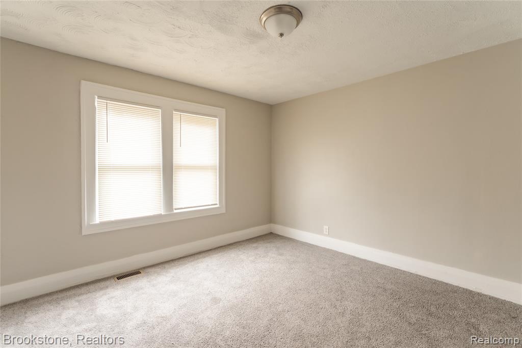 212 Sanderson Avenue, Pontiac, MI 48341 — Photo 6