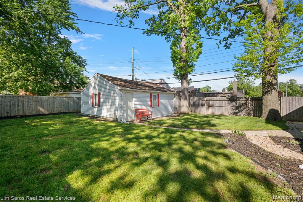 2371 Allard Avenue, Grosse Pointe Woods, MI 48236 — Photo 4