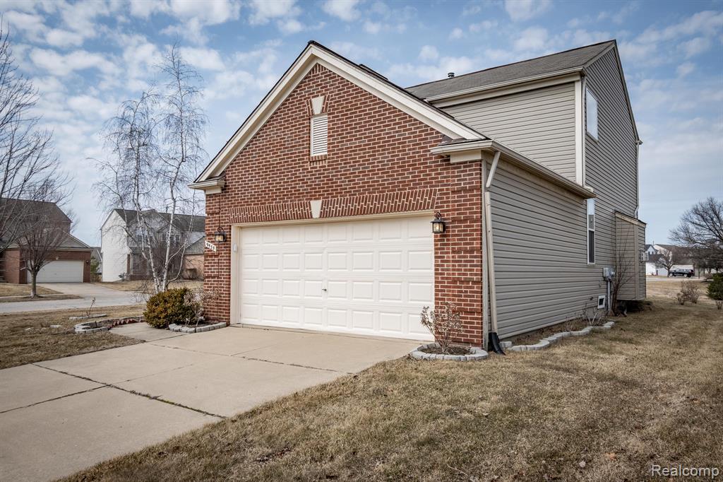 9535 GLENHILL Drive, Ypsilanti, MI 48198 — Photo 36