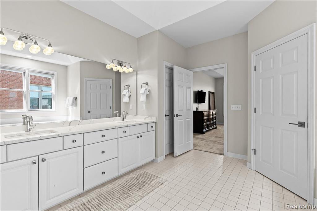 10817 Cliffview Drive, South Lyon, MI 48178 — Photo 20