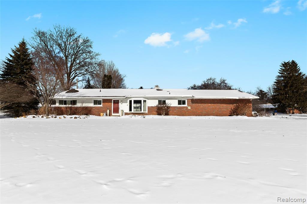 7275 Merrybrook, West Bloomfield, MI — front exterior