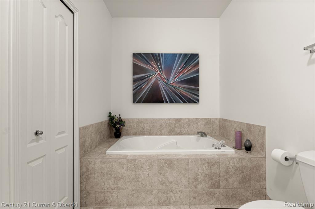 5296 S River Drive S, Commerce Twp, MI 48382 — Photo 21