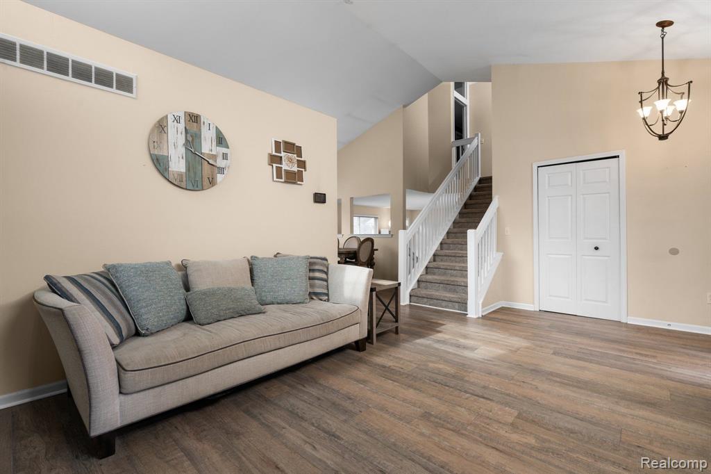 5617 VERSAILLES Avenue, Ann Arbor, MI 48103 — Photo 6