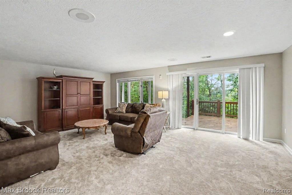 6510 Scenic Pines Court, Clarkston, MI — Photo 18