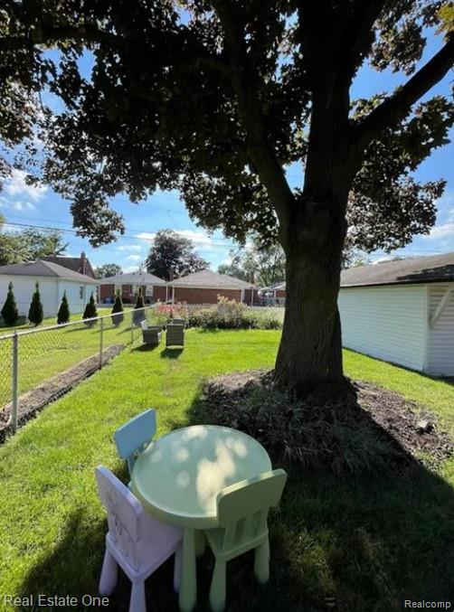 8443 RIVERDALE Street, Dearborn Heights, MI 48127 — Photo 18