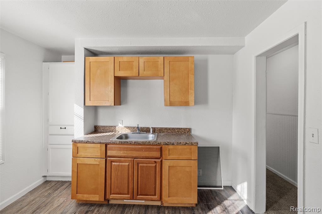 8203 Brace Street, Detroit, MI 48228 — Photo 9