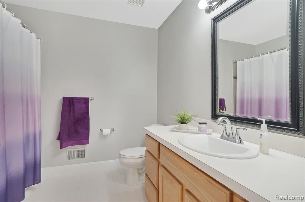 21191 GREENBRIAR Lane, South Lyon, MI 48178 — Photo 32