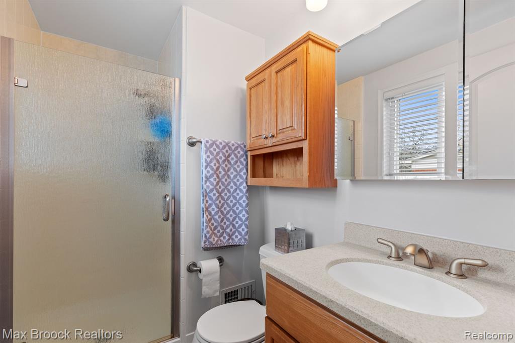 975 HUNTSFORD Drive, Troy, MI 48084 — Photo 15