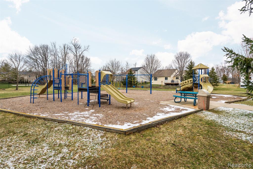 990 Waters Edge Lane, Fenton, MI 48430 — Photo 35