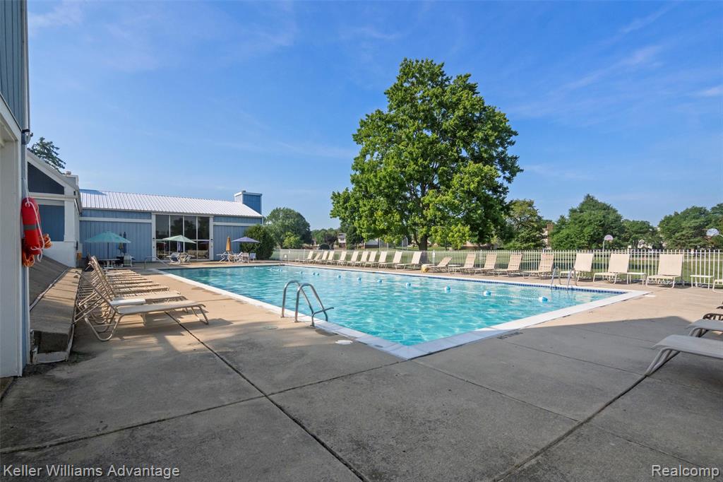 42105 Roscommon Street, Novi, MI 48167 — Photo 44
