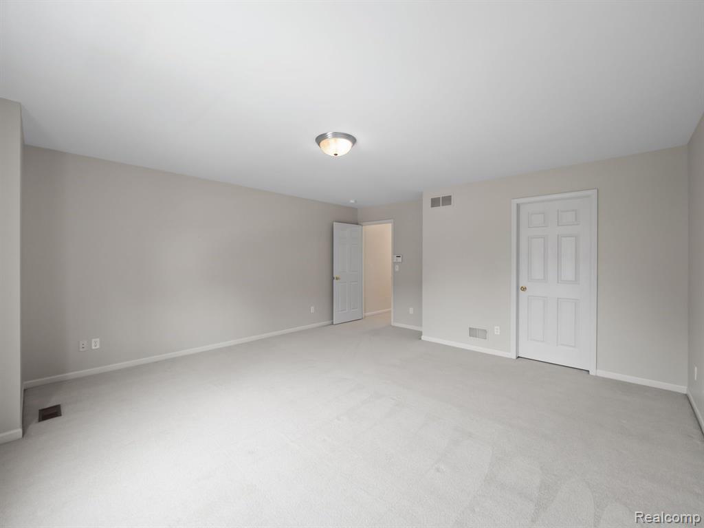 694 W BLUFF, Rochester Hills, MI 48307 — Photo 28