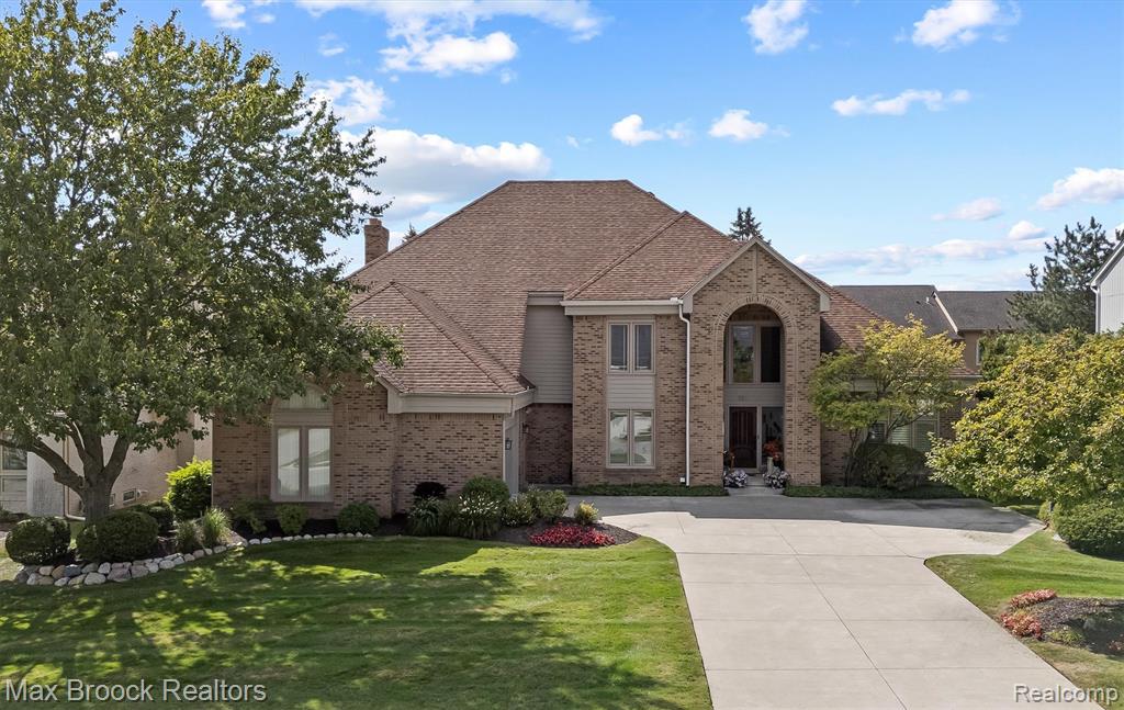 6612 Stonebridge E, West Bloomfield, MI — front exterior