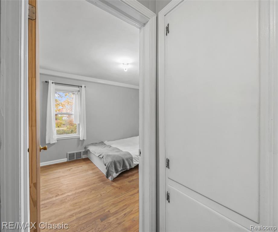 9951 Berwyn, Redford, MI 48239 — Photo 12