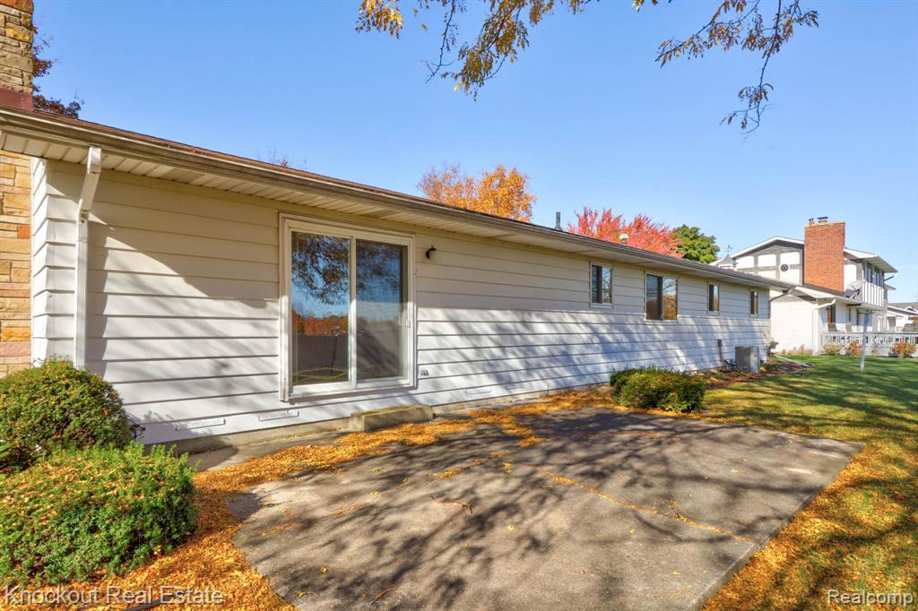 409 FRANCONIAN Drive E, Frankenmuth, MI 48734 — Photo 33