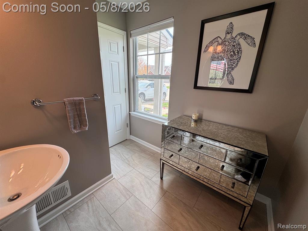 20489 Damask Circle, Clinton Twp, MI 48038 — Photo 17