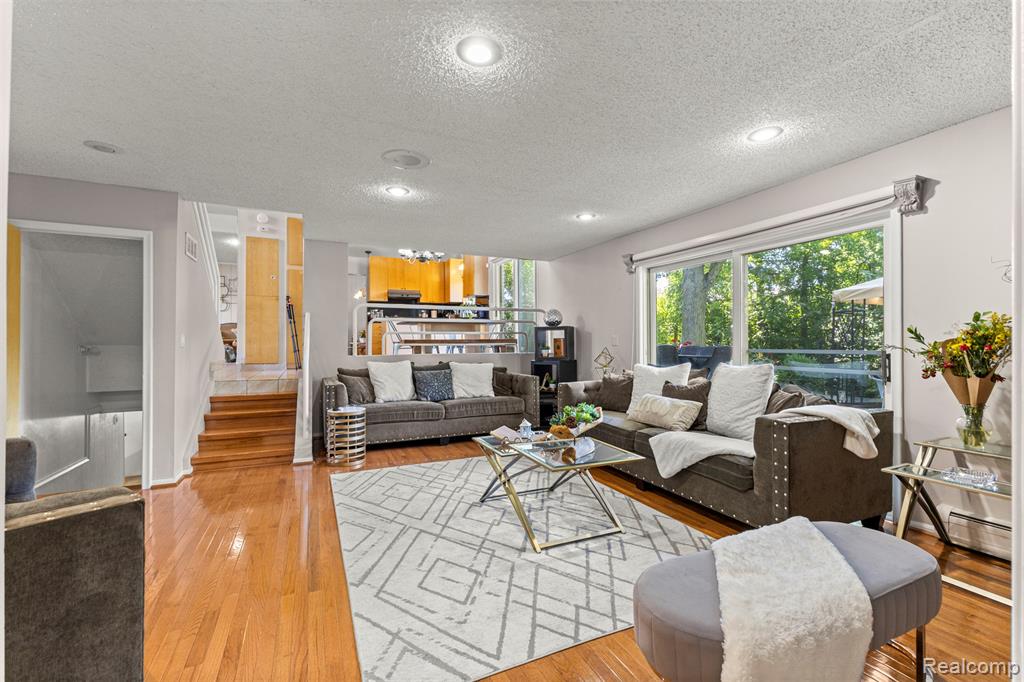 5589 Pembury, West Bloomfield, MI — Photo 37