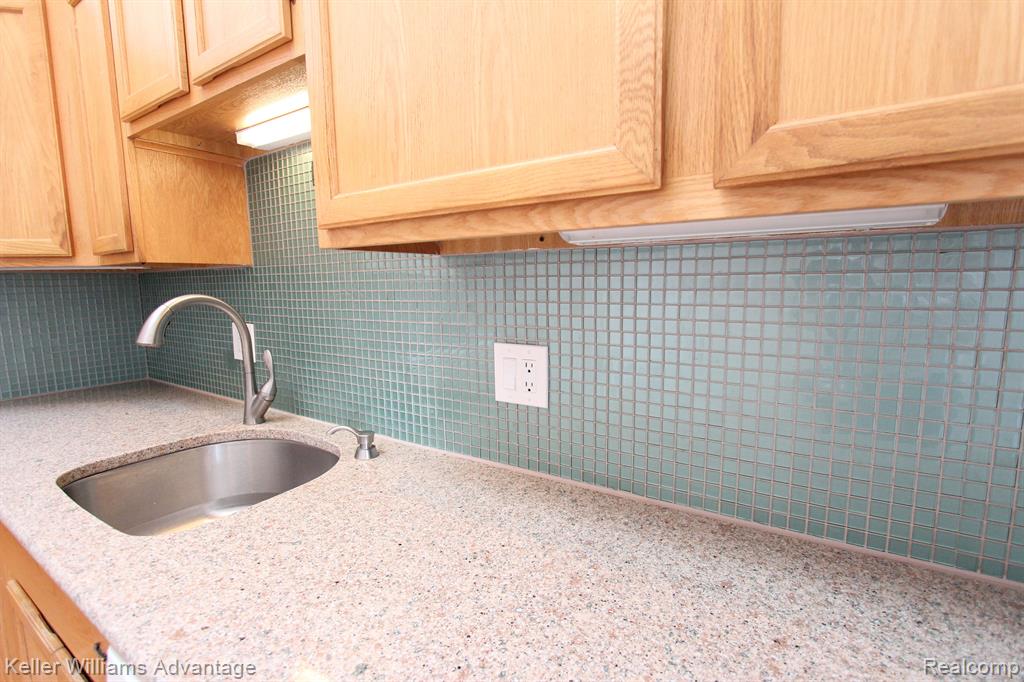 22132 Edgewater, Novi, MI — Photo 8