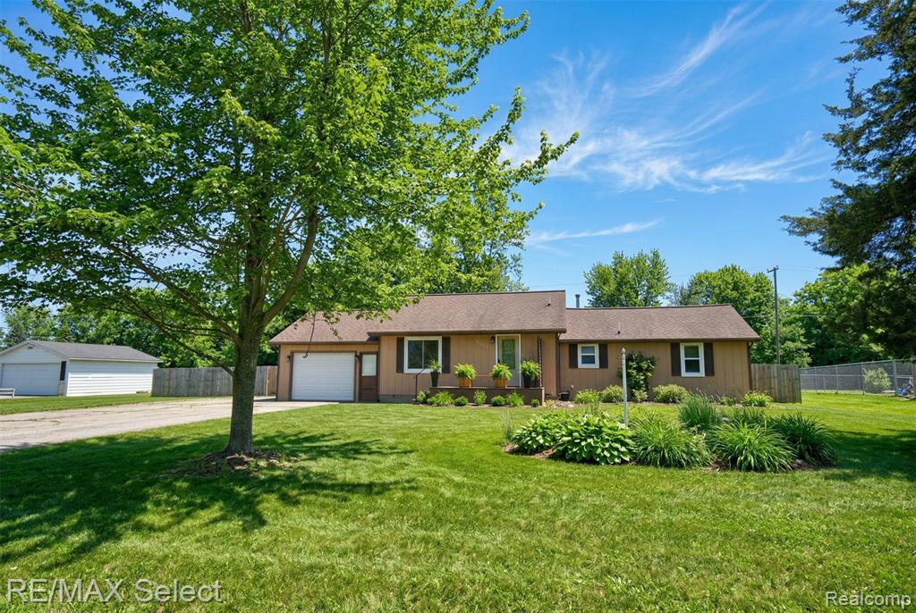 3101 W Maple Avenue, Flint, MI 48507 — Photo 3