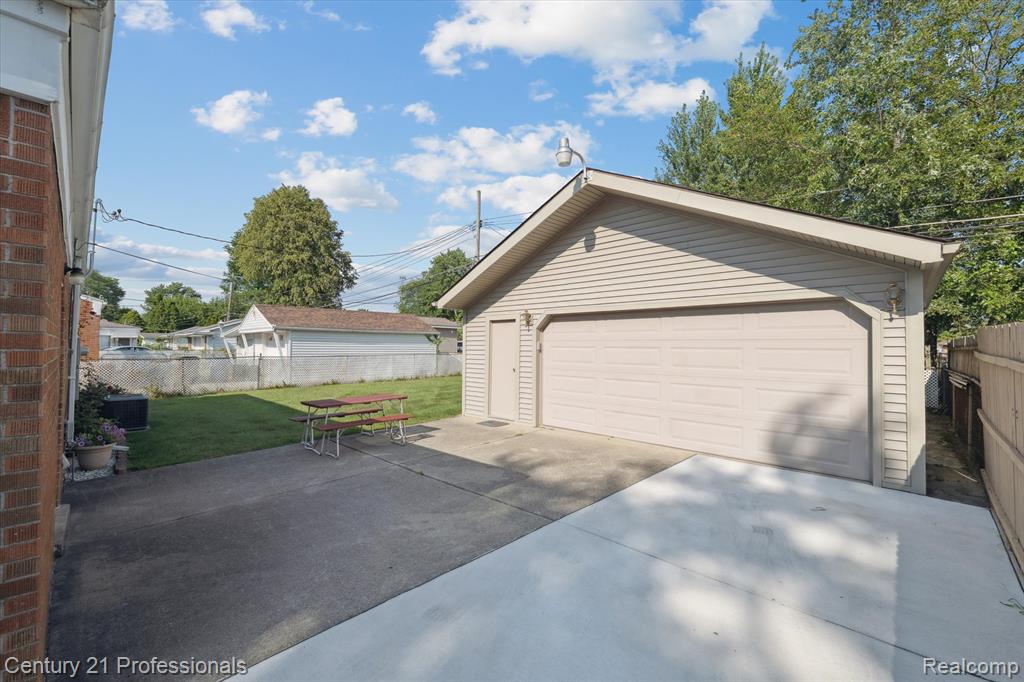 9022 Winston, Redford, MI 48239 — Photo 36