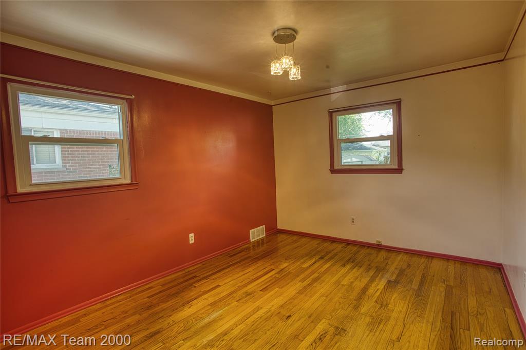 7475 Fenton Street, Dearborn Heights, MI 48127 — Photo 16