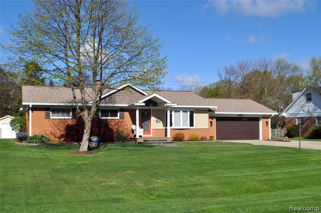 3593 Meadowleigh Lane, Waterford, MI 48329 — front exterior