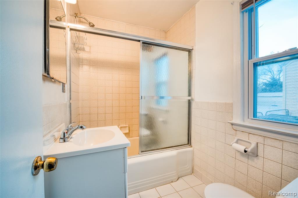 419 W Bernhard Avenue, Hazel Park, MI 48030 — Photo 16