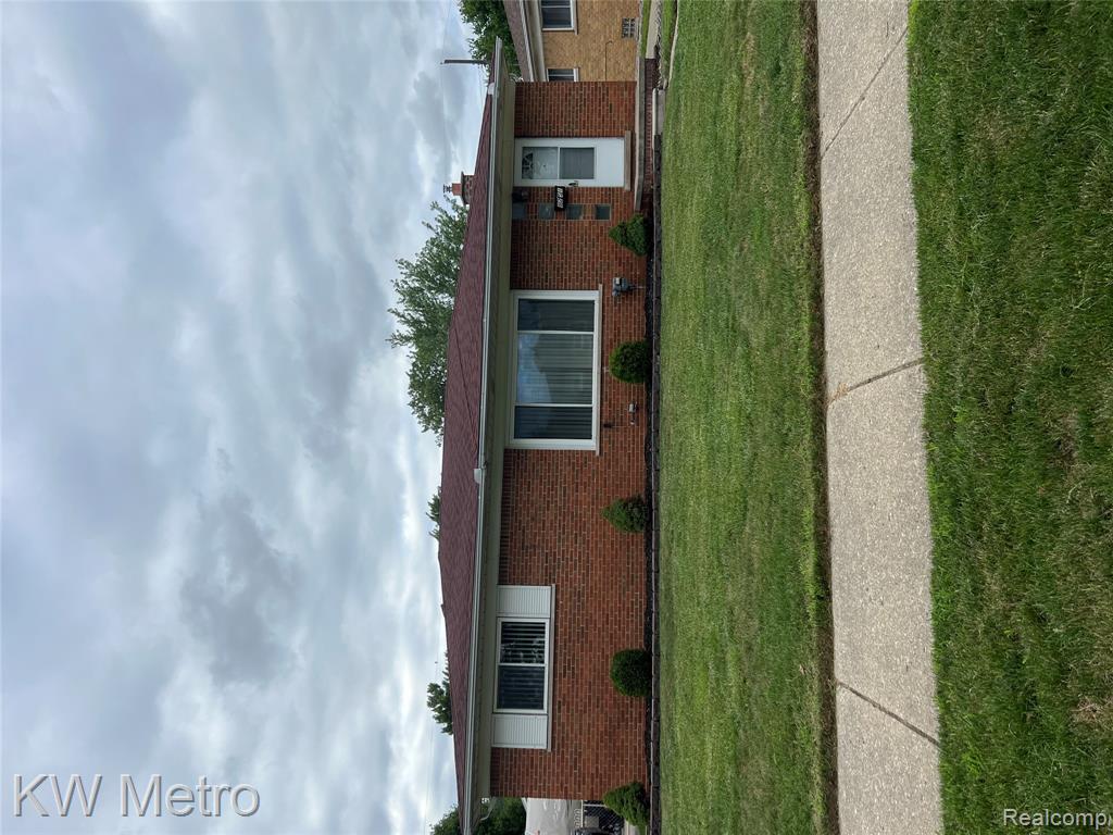 8251 Darlene Street, Warren, MI 48093 — Photo 3