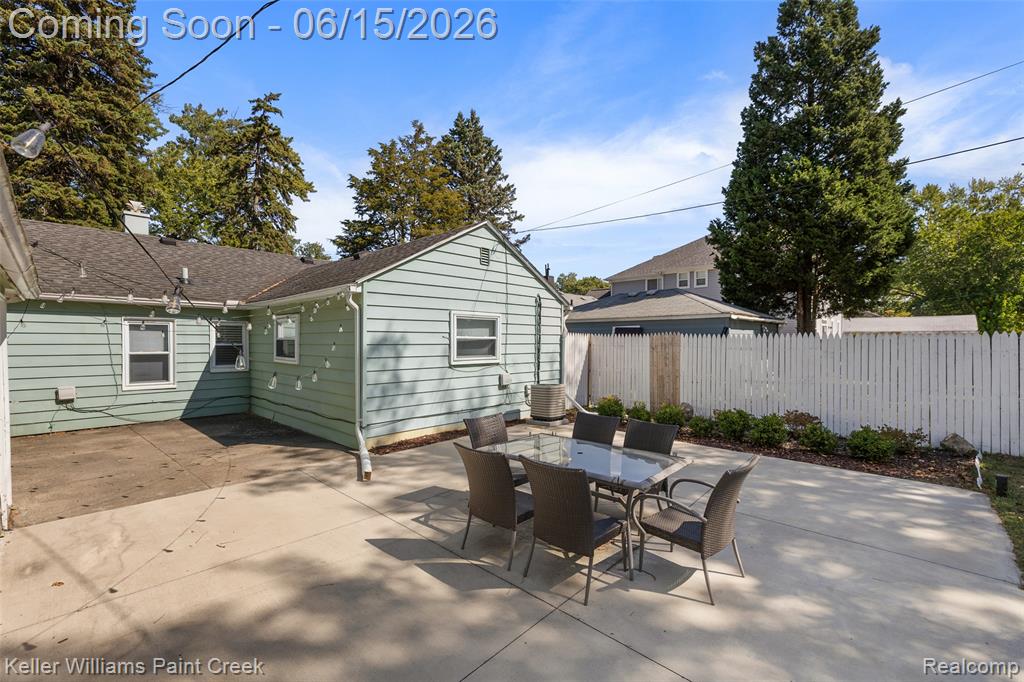 608 E Windemere Avenue, Royal Oak, MI 48073 — Photo 31