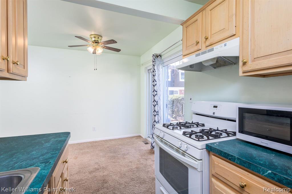 45598 BIRCHCREST Street, Utica, MI 48317 — Photo 8
