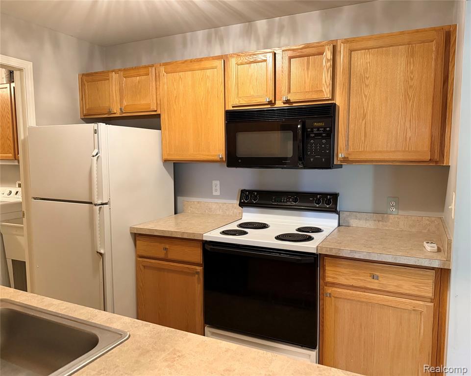 56567 Scotland Boulevard, Utica, MI 48316 — Photo 23