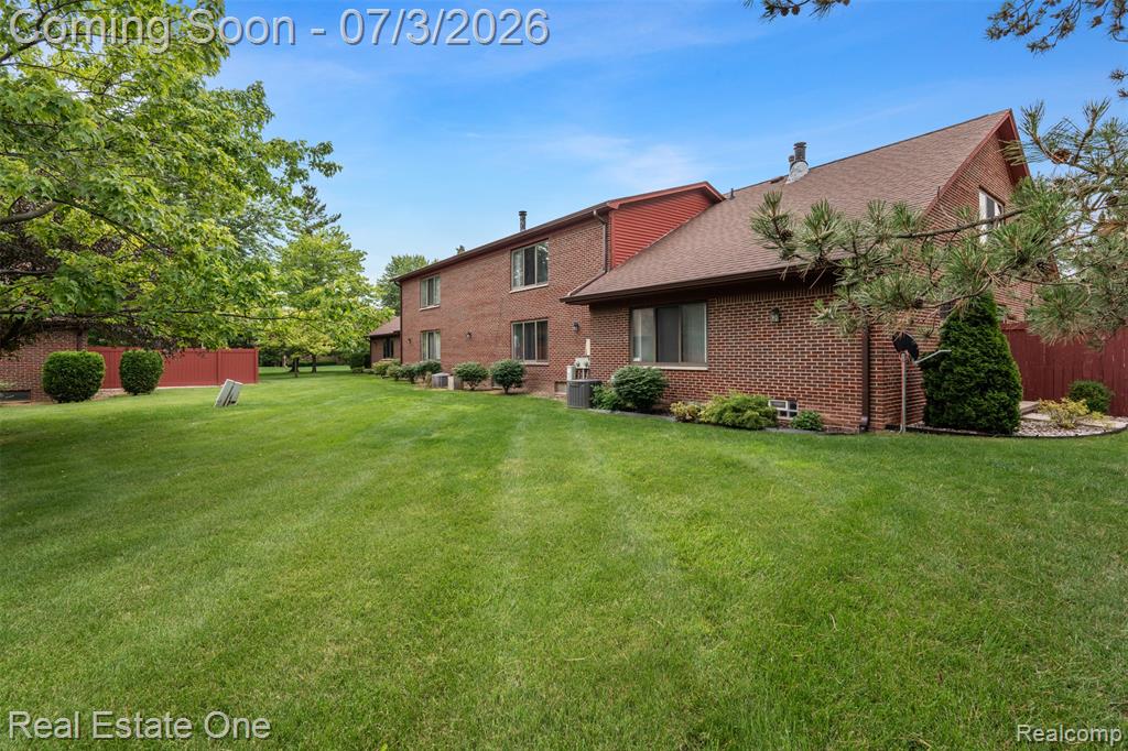 42185 Lochmoor Street, Clinton Twp, MI 48038 — Photo 30