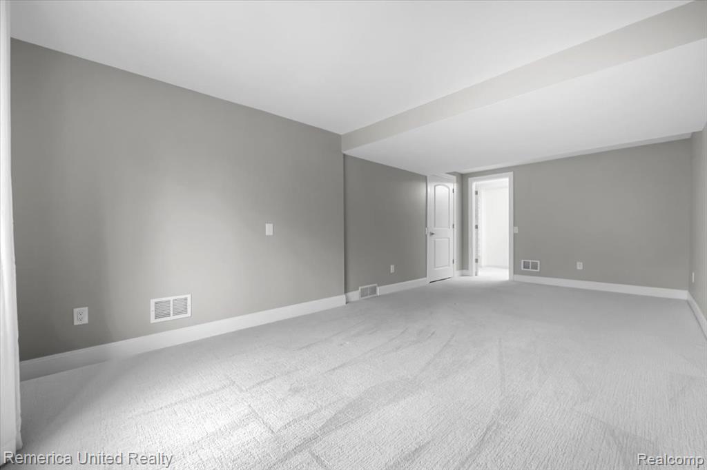 7968 Lawrence, West Bloomfield, MI — Photo 37
