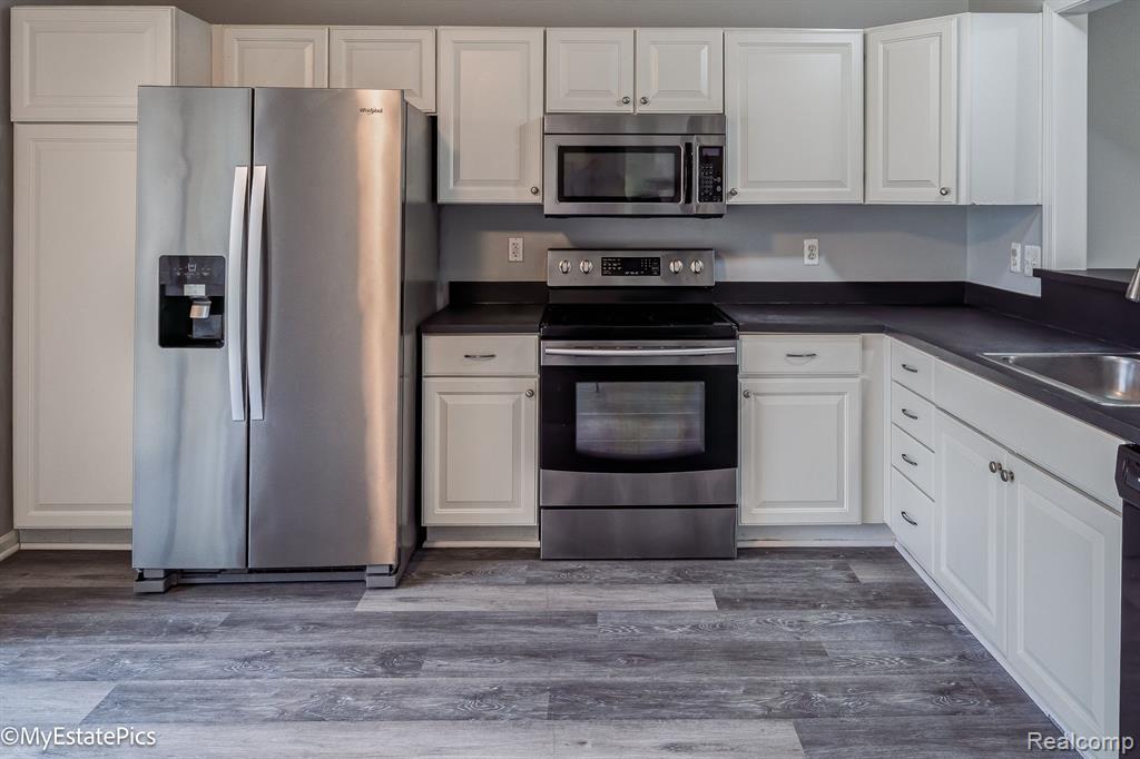 28231 CARLTON WAY Drive, Novi, MI 48377 — Photo 9