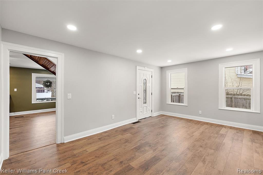 88 E Elmwood, Leonard, MI 48367 — Photo 10