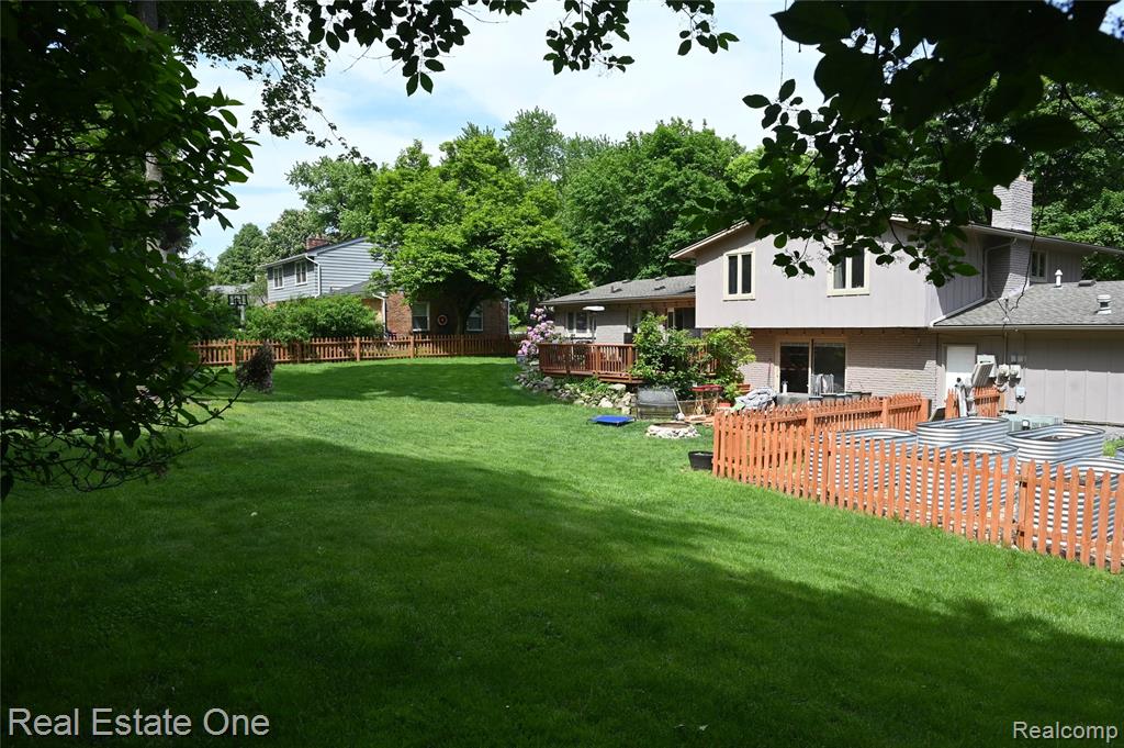 5382 Van Ness Drive, Bloomfield Hills, MI 48302 — Photo 20