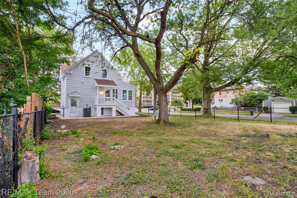 605 Eureka Road, Wyandotte, MI 48192 — Photo 7