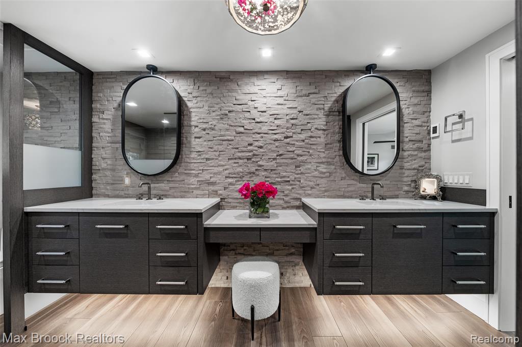 6907 W Knollwood Circle, West Bloomfield, MI — Photo 25