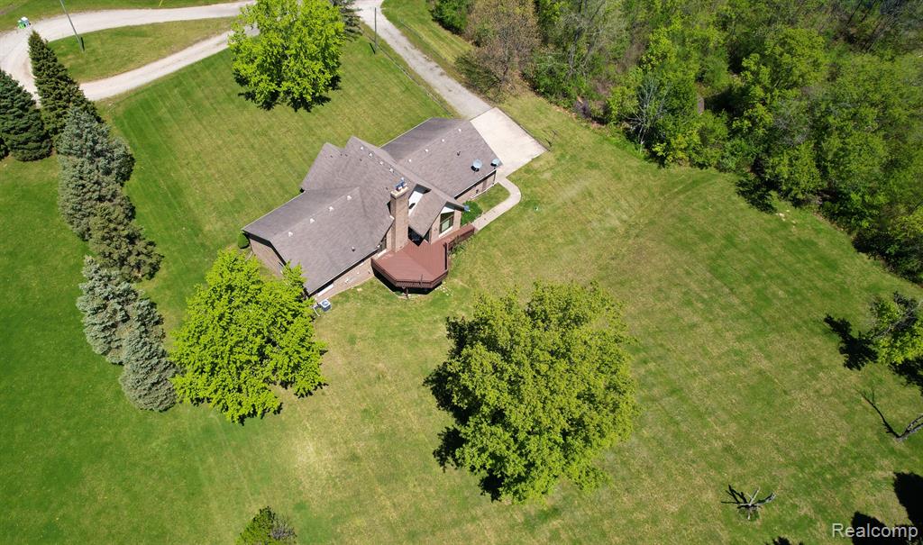53201 MARANATHA Lane, Wixom, MI 48393 — Photo 38