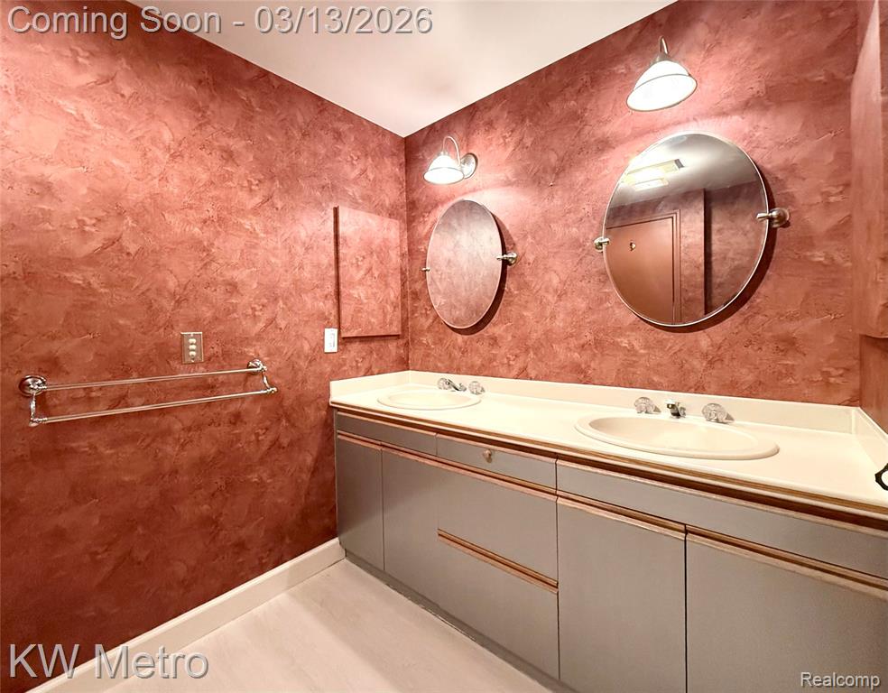 875 Greenview Court, Rochester Hills, MI 48307 — Photo 27