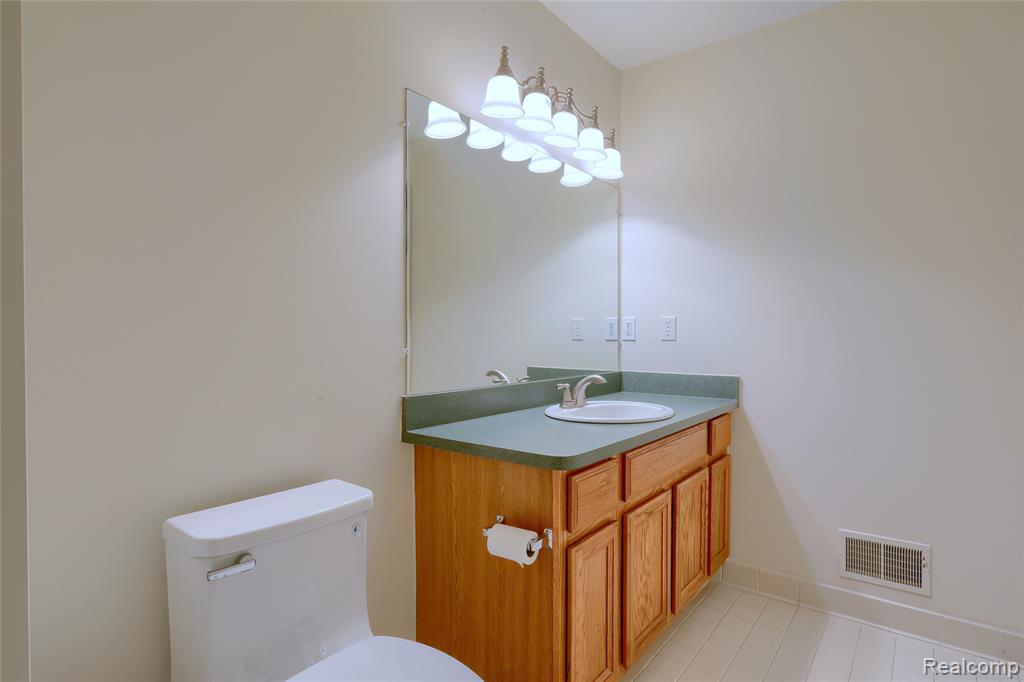 4434 Honeysuckle Drive, Sterling Heights, MI 48314 — Photo 17
