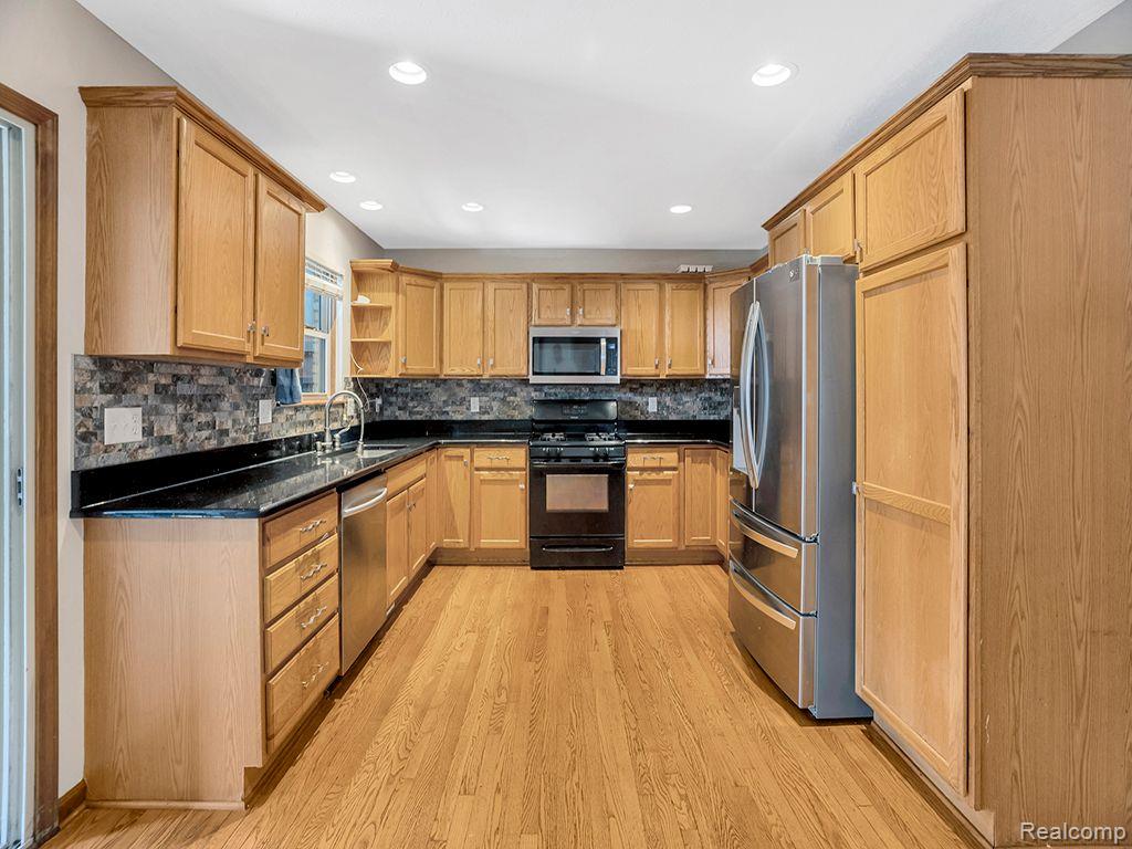 4166 BEDFORD Street, Dearborn Heights, MI 48125 — Photo 4