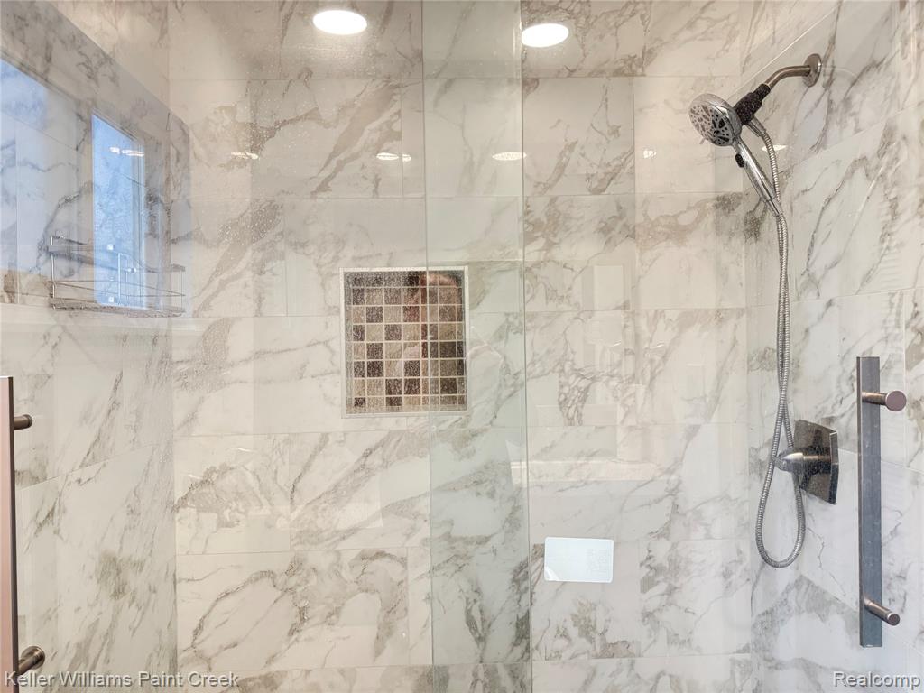6768 Buckland Avenue, West Bloomfield, MI 48324 — Photo 21