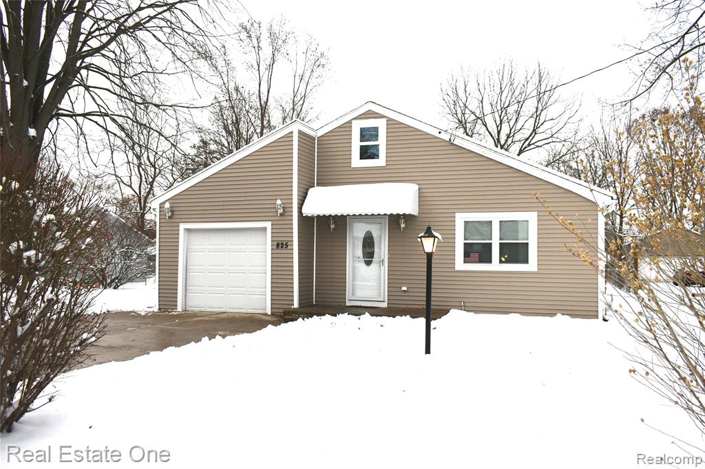 825 Ferley Street, Lansing, MI 48911 — front exterior